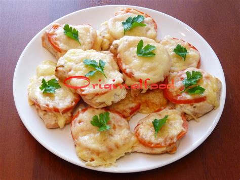 Ароматное запеченное куриное филе с шампиньонами и сыром