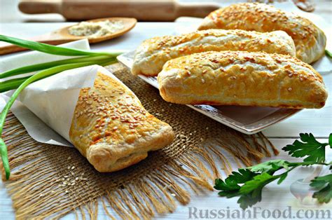 Булочка с картофелем и зеленым луком