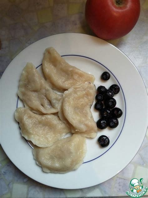 Вареники с яблоками и корицей