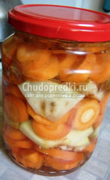 Консервированная морошка с яблоками