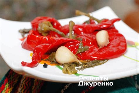 Маринованный красный острый перец