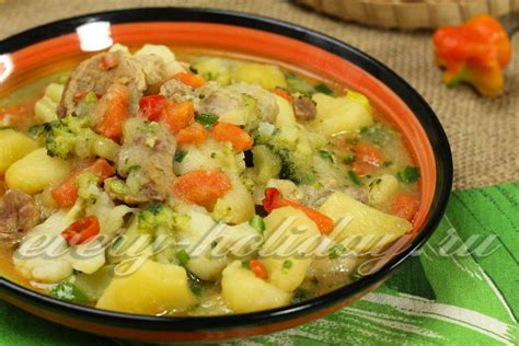 Мясное рагу с цветной капустой и картошкой