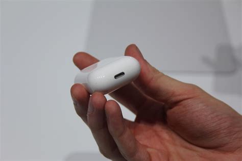 Наушники AirPods Pro не заряжаются