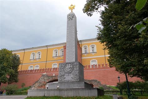 Обелиск: символическая вертикальность