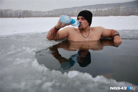 Опасности и преимущества купания в ледяной воде