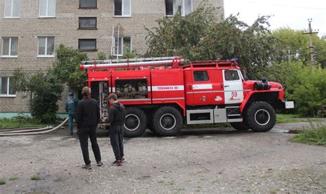 Оставайся на месте до приезда пожарных и не возвращайся в здание