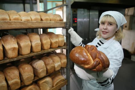 Переноска хлеба в деревне