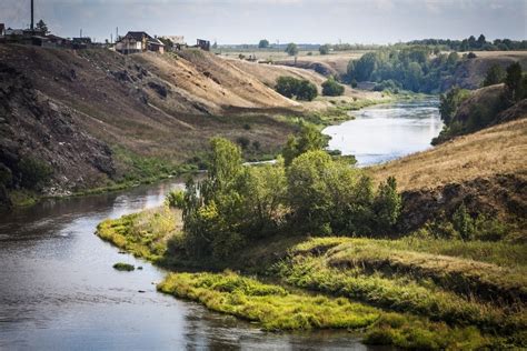 Почему снится река с темной водой: возможные причины