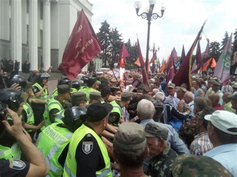 Причины и последствия беспорядков