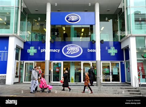 Boots the chemist в Британии